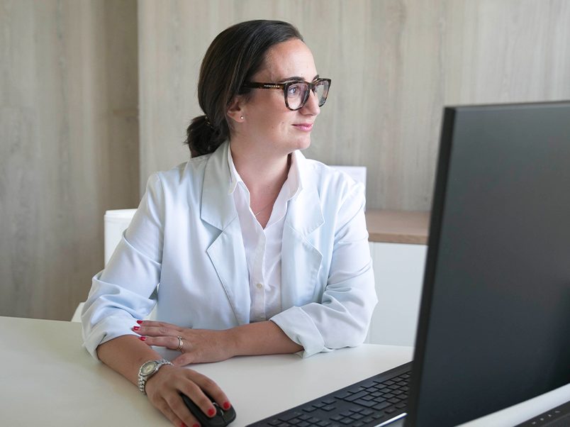 Doctora Laura García de Miguel, directora médica de Clínica Tambre Madrid experta en medicina reproductiva y en maternidad en solitario