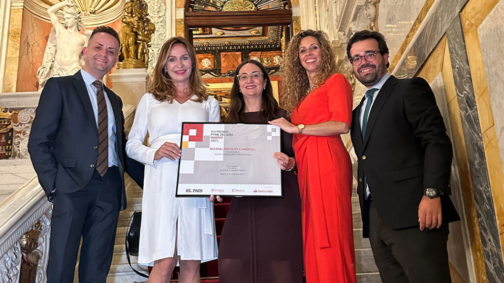 Equipo directivo de Tambre con el premio de la Cámara de Comercio de Madrid 2024 en los premios Pyme del Año de Madrid 2024